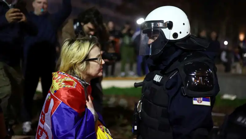 Sırbistan Polisi, Yasaklı Sonik Silah Kullanımıyla Eleştiriliyor: AİHM’e Başvuru Süreci Başladı