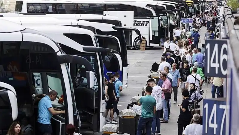 İstanbul'dan Göç Edenlerin Sayısı Şaşırtıyor: 369 Bin 453 Kişi Veda Etti