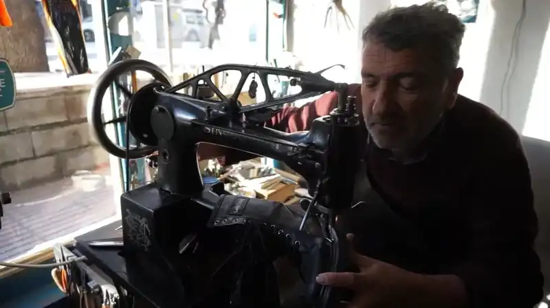 Tüketim Kültürüne Direnen Usta: Geleneksel Mesleğini Yaşatıyor