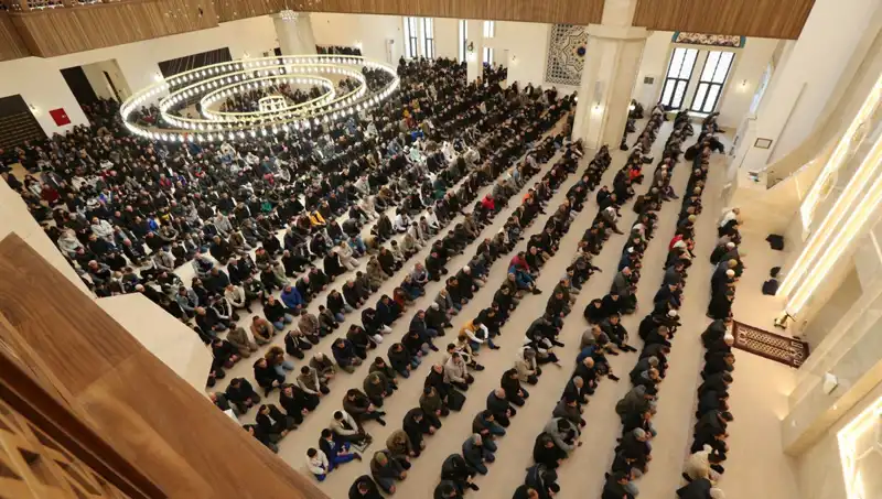 Cuma Namazı 4 Nisan 2025'te Hangi Saatte Kılınacak? Detaylar Burada!