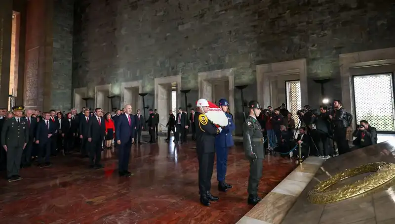 Anıtkabir'de Devlet Erkanının Duygusal Anları ve Anlamı