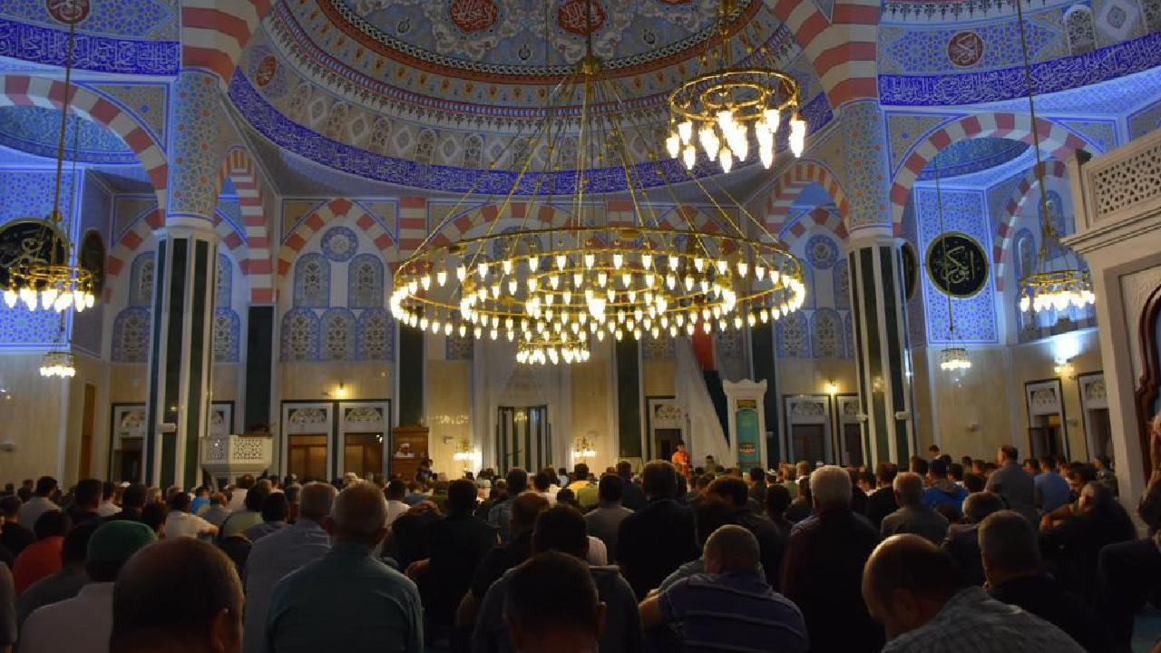 Regaib Kandili'ne Özel Dualar Edilecek