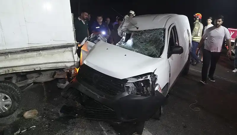 İstanbul'da Trafik Kazası: Üç Yaralı, Olay Yerinde Şok Anlar
