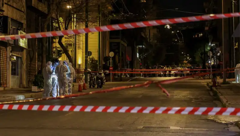 Atina’da Şüpheli Çantanın Patlaması: Olayın Arkasındaki Gizem