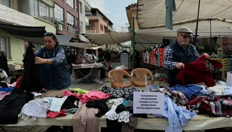 Pazarda İyilik Tezgahı: İhtiyaç Sahipleri Ücretsiz Gıda Alıyor