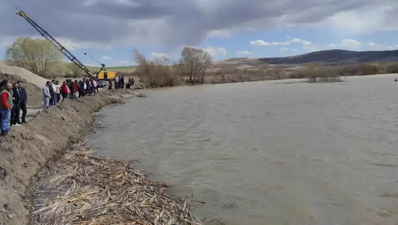 Kızılırmak Nehri'nde Kaybolan 17 Yaşındaki Mehmet'in Gizemi