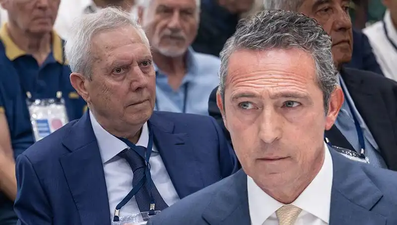 Fenerbahçe Divan Kurulu'nda Aziz Yıldırım’ın Adaylık Açıklaması Gerginliği