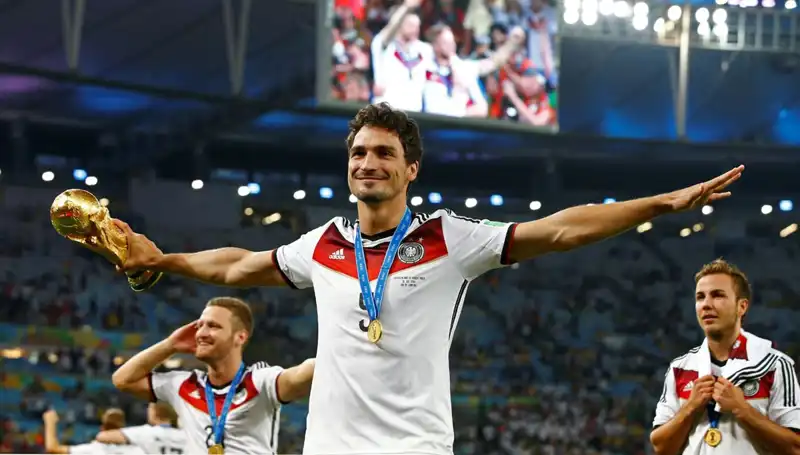 Hummels Futbol Kariyerine Veda Ediyor: Elveda Bir Efsane
