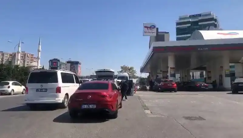 Deprem Sonrası Akaryakıt İstasyonlarında Panik: Uzun Kuyrukların Sebepleri