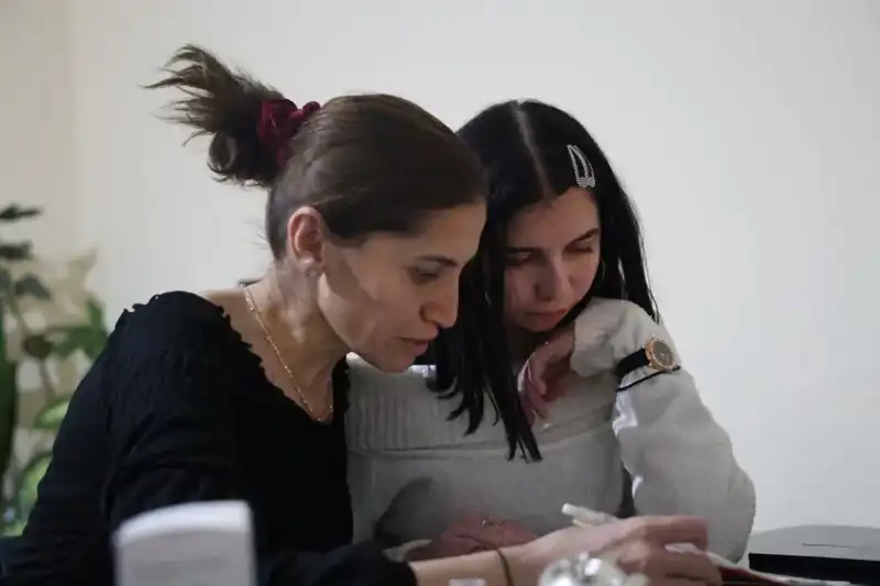 Çocuk Yaşta Evlilik Sonrası Kanserle Mücadele Eden genç Kızın İnanılmaz Hikayesi