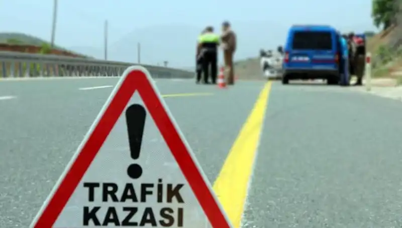 Otomobil ve Hafif Ticari Araç Çarpıştı: 6 Kişilik Trajik Kaza