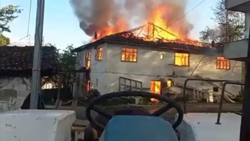 İki Katlı Evde Tarihi Yangın: Sebepleri ve Sonuçları Ne Olacak?