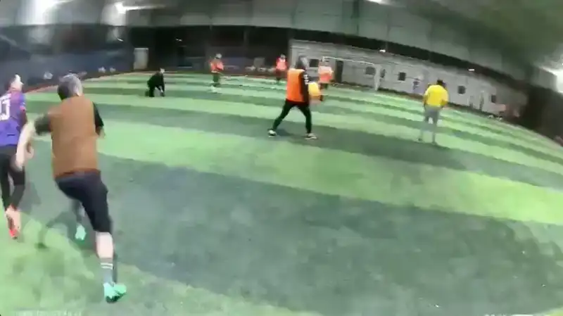 Halı Sahanın Çatısının Çökmesi: Futbolcuların Kaçış Anı Kamerada!