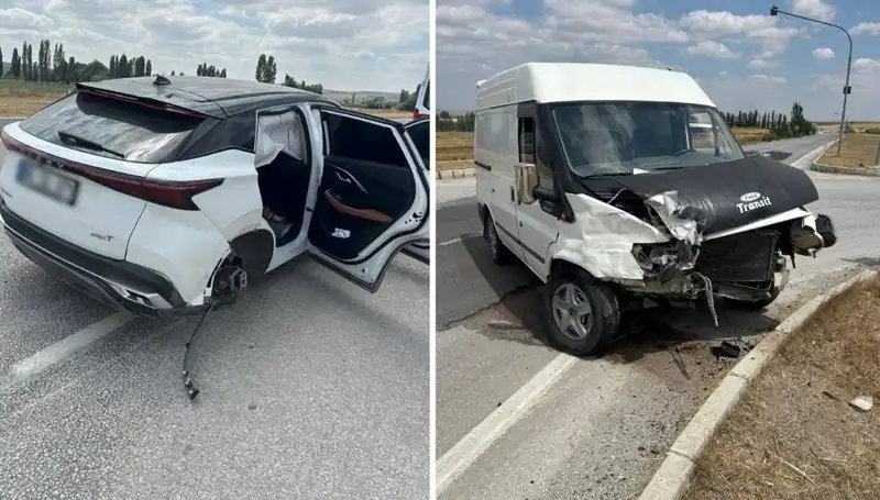 Çorum'da Kafa Kafaya Çarpışan Araçların Kazası Aniden Ortaya Çıktı