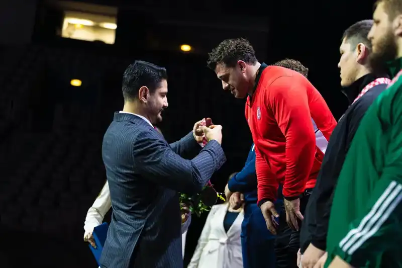 Rıza Kayaalp, Dünya Şampiyonası'nda Tarih Yazdı: Altın Madalya ile Dönüş