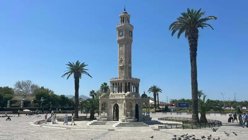 İzmir Sıcaklık Rekoru Kırıyor: Meydanlar Neden Boş Kaldı?