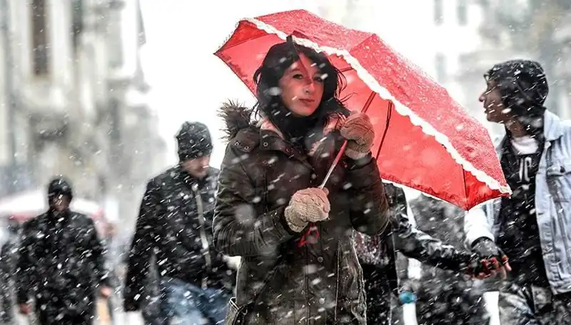 İstanbul'u Vuran Soğuk Hava Dalgası: Sıcaklık 20 Derece Birden Düşüyor!