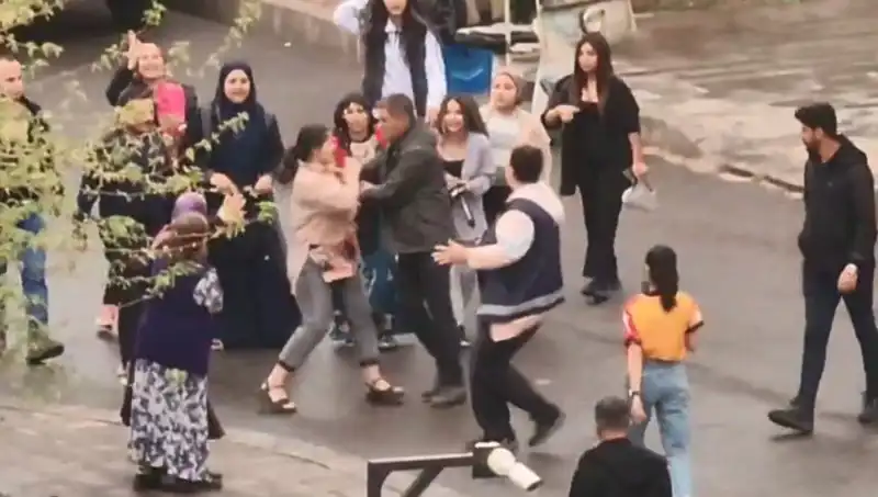 Adliye Önünde Tekmeli Yumruklu Kavga: Olayın Arkasındaki Gerçekler Neler?