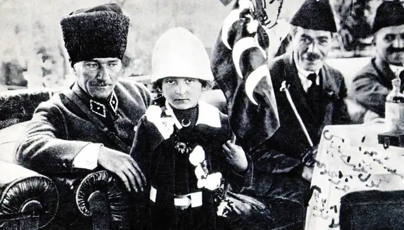 Unutulmayan Bir Anı: O Şapkanın Altında Bayramın Hikayesi