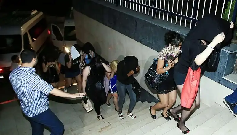 Düzce'de Fuhuş Operasyonunda 5 Zanlı Yakalandı: Küçük Şehirdeki Büyük Çöküş