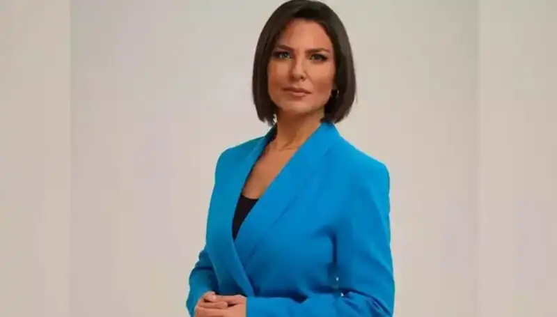 Ece Üner: Türkiye’nin Göz Bebeği Spikerinin Hayatı ve Başarıları