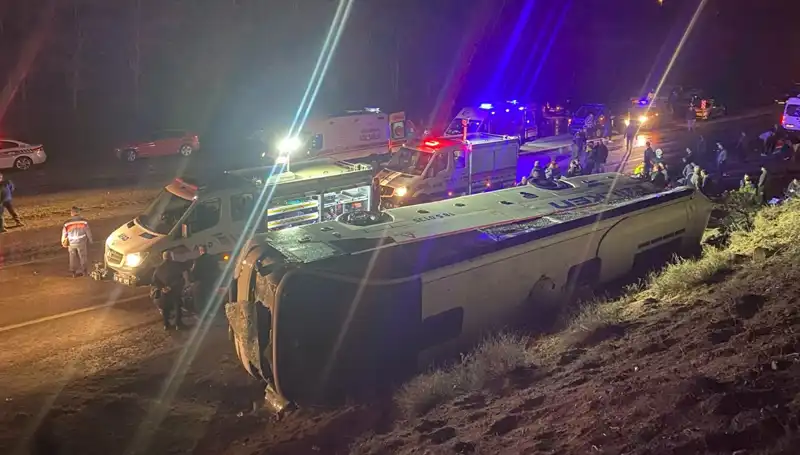 İşçi Servisi Kaza Yaptı: 23 Yaralı, Güvenlik Önlemleri Yetersiz mi?