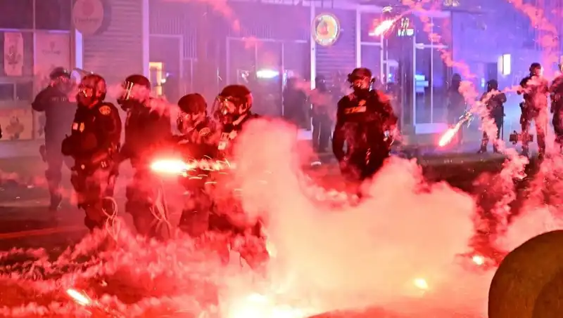 Los Angeles'taki Protestoların Ardında Yatan Sebepler ve Yayılma Etkisi