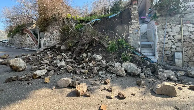 İstinat Duvarı Çöktü: Tehlike Altında Olan Sokaklar ve Sakinler