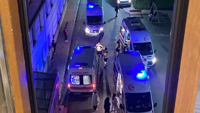Akşam Yemeği Felaketi: 53 Öğrenci Hastanelik Oldu!