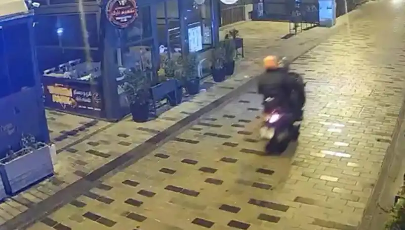 Gece Kulübünde Haraç Saldırısı: Korku Dolu Anlar ve Kaos