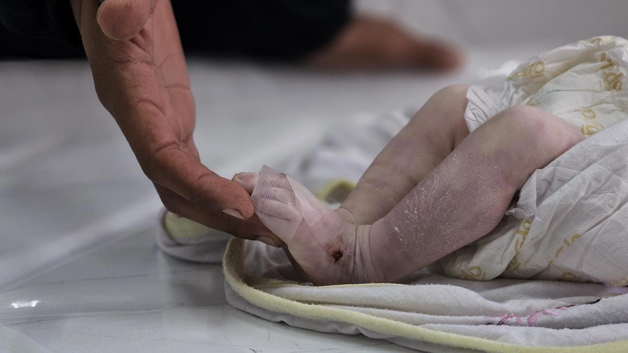 Gazze'de Aileler Soğuktan Koruma Nöbetinde